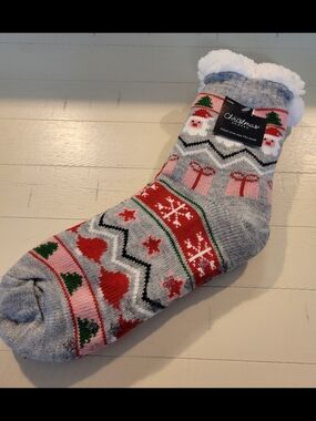 Women's Christmas Pattern Fuzzy-Lined Socks  Gray/Red  NWT!